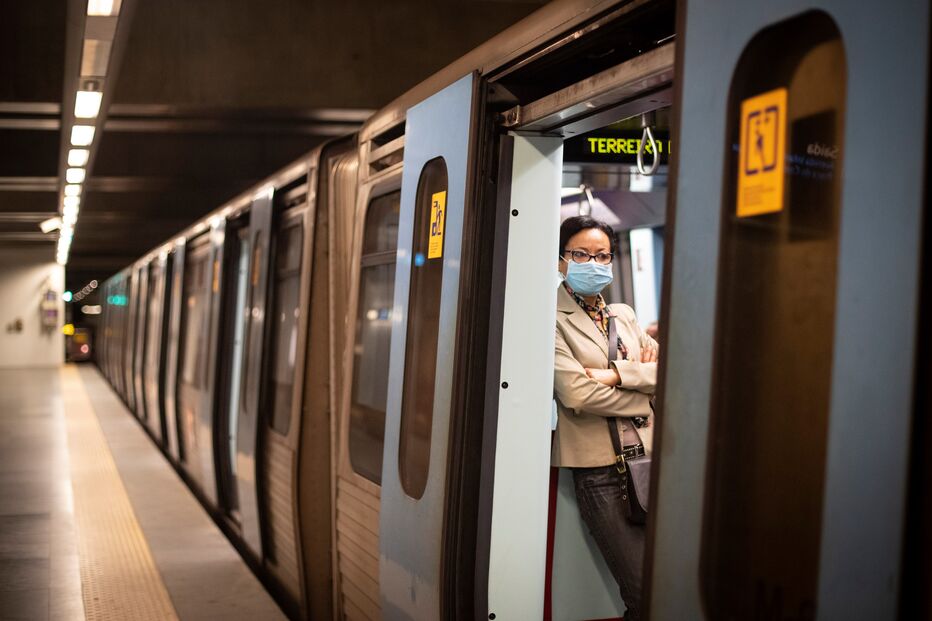 Metro fecha às 22h00 no dia 24