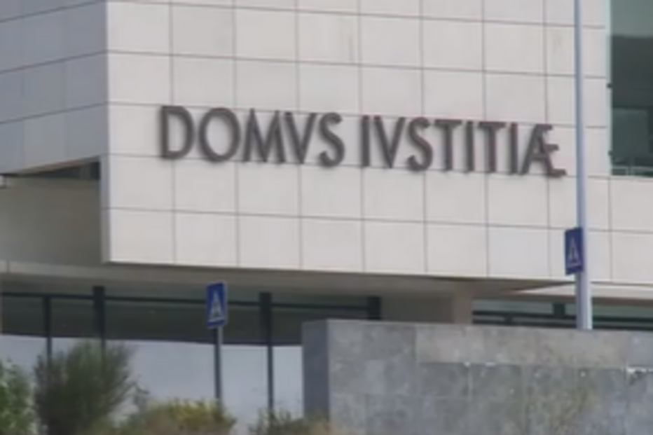 Motorista de escola abusa de aluna autista