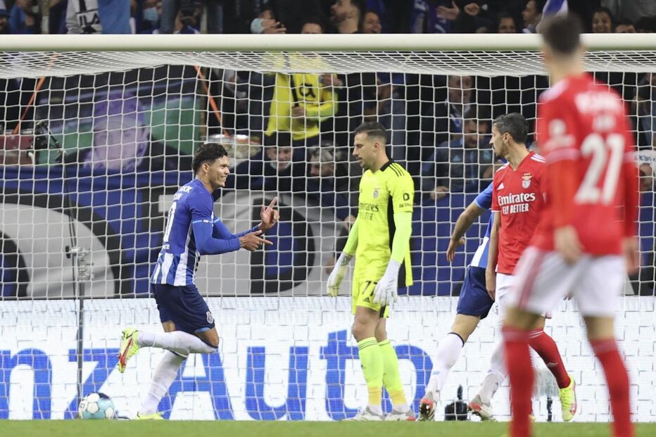 Dragões e águias discutem acesso aos quartos-de-final da Taça de Portugal