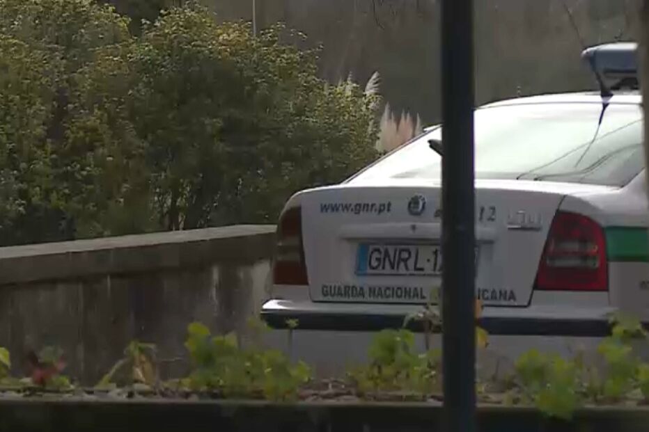 Jovem ladrão rouba carro da GNR em Vila Nova de Gaia e adormece durante fuga