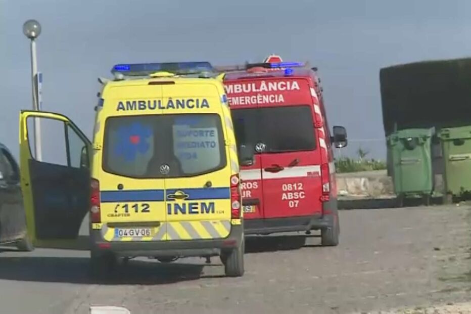 Homem ferido em queda de parapente na praia da Arrifana, em Aljezur