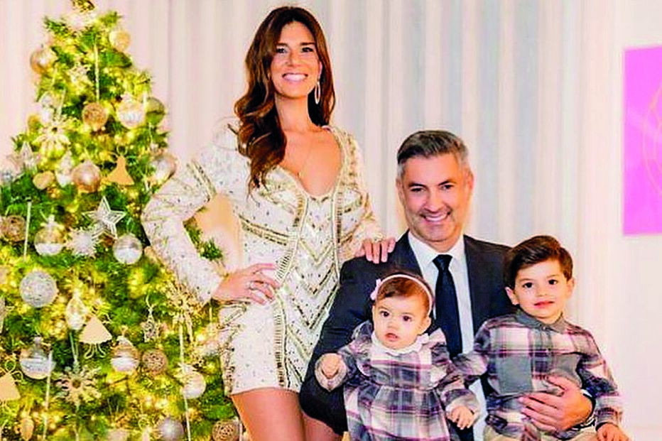 Vítor Baía e Andreia Santos vestiram-se a rigor para a noite de Natal com os filhos