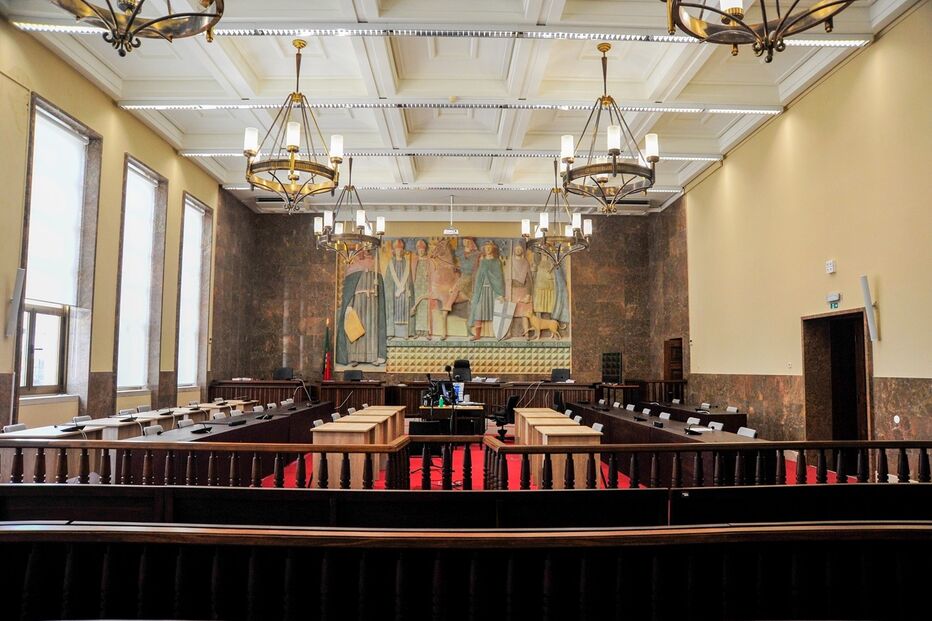 Tribunal, julgamento