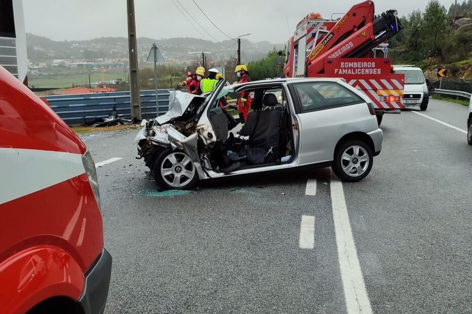 Dois feridos em acidente em Famalicão