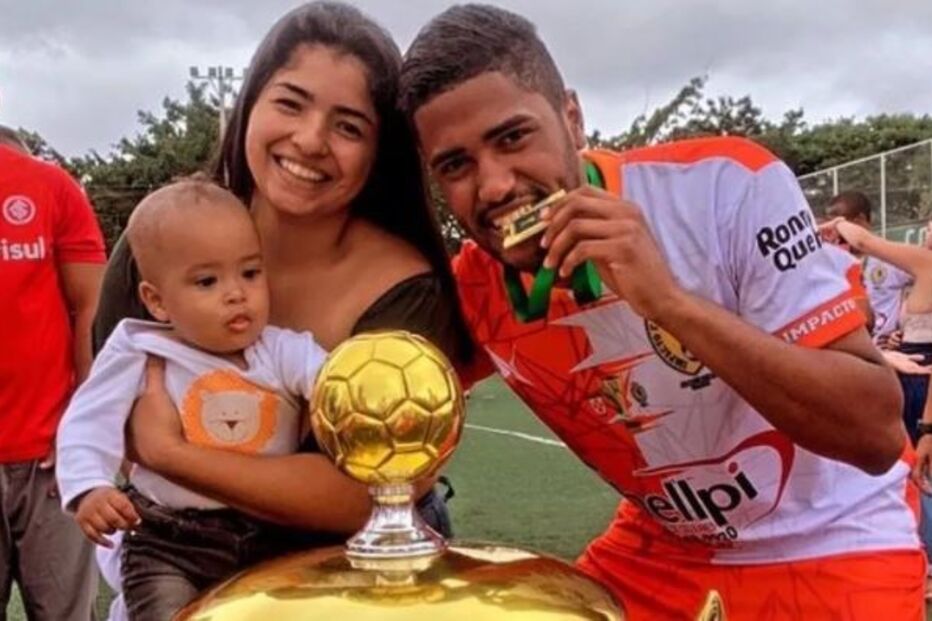 Anderson Lourenço com a esposa, Larissa oliveira, e o filho de 11 meses