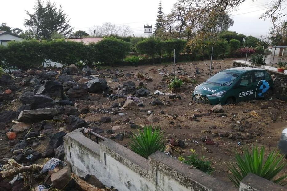Destruição nos Açores