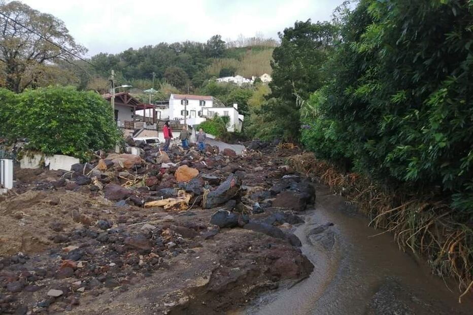 Destruição nos Açores