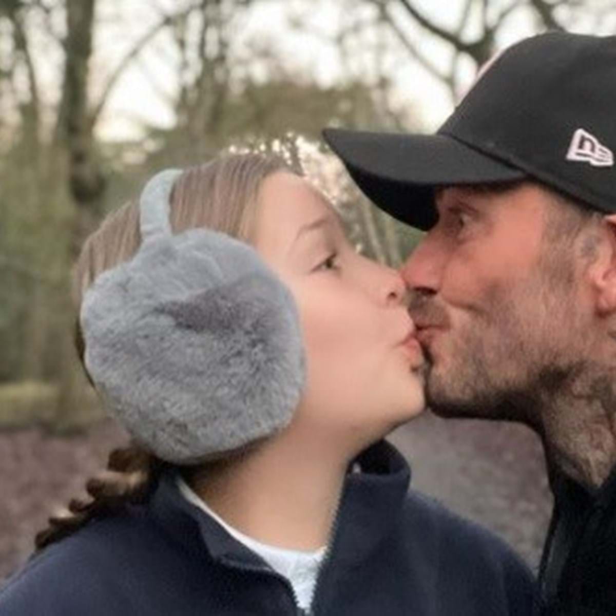 David Beckham novamente criticado por beijar filha nos lábios - Famosos foto foto