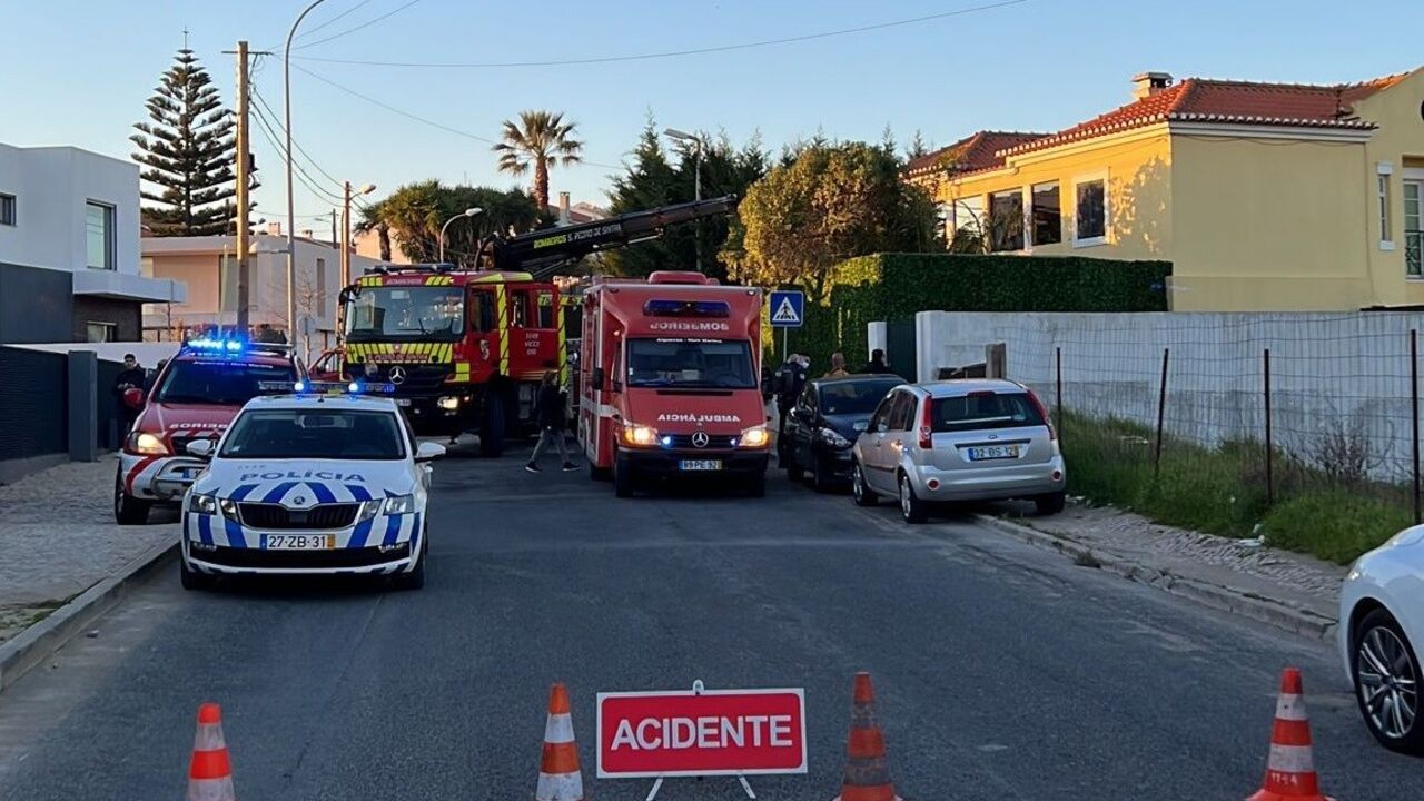 Trabalhador morre e outro fica ferido após queda de cobertura de casa de  swing em Sintra - Portugal - Correio da Manhã