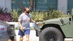 Ator Arnold Schwarzenegger envolvido em violento acidente de carro