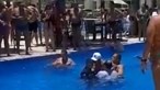 Polícia militar invade piscina para deter vereador de São Paulo acusado de insultos racistas