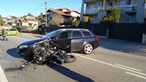 Homem ferido com gravidade em colisão entre mota e carro em Oliveira de Azeméis 