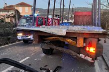 Colisão violenta entre carrinha e camião faz um ferido em Penafiel