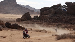Al-Attiyah e Sanders dão show no rali Dakar