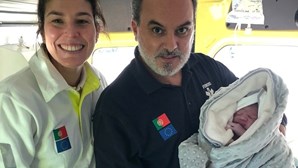 Bebé nasce em casa na Maia com equipa do INEM como parteiros