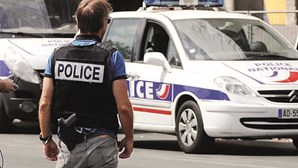 Pelo menos oito crianças esfaqueadas num parque infantil em França. Agressor detido no local