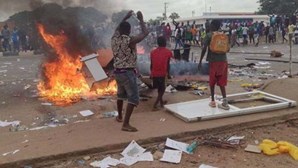 Confrontos e vandalismo marcam primeiras horas de greve dos taxistas em Luanda