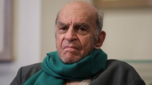 Morreu o artista plástico grego Alekos Fassianos aos 86 anos
