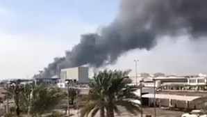 Pelo menos três mortos em ataque com drones na capital dos Emirados Árabes Unidos