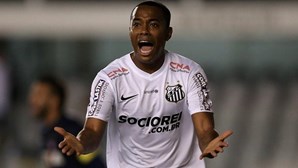 Justiça brasileira retém passaporte de ex-jogador Robinho devido a condenação por violação em Itália