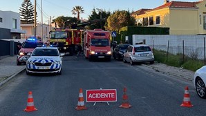 Trabalhador morre e outro fica ferido após queda de cobertura de casa de swing em Sintra