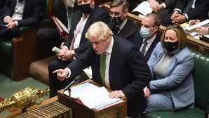 Mais de 12 deputados denunciam chantagem após críticas a Boris Johnson