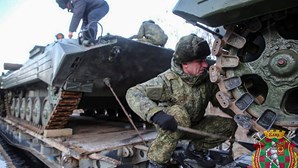 Risco de guerra na Ucrânia: UE prepara sanções para ‘asfixiar’ a Rússia