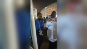 Oito mortos em debandada à entrada de estádio da CAN