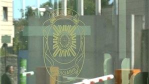 Homem armado e em liberdade condicional assalta hotel no Porto