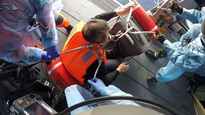 Força Aérea resgata homem com dificuldades respiratórias a bordo de navio ao largo dos Açores