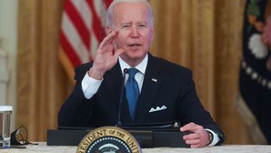 Joe Biden insulta jornalista: “Que filho da p*** estúpido”