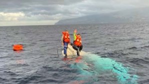 Polícia Marítima resgata dois pescadores de embarcação que naufragou ao largo do Cabo Girão na Madeira