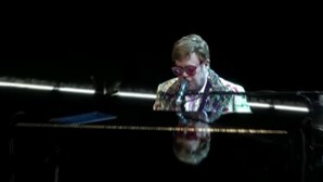 Elton John infetado com Covid-19