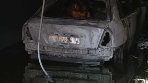 Três carros destruídos por incêndio em Barcelos		