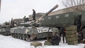 Biden diz que invasão russa na Ucrânia pode começar em fevereiro