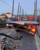 Colisão violenta entre carrinha e camião faz um ferido em Penafiel