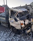 Colisão violenta entre carrinha e camião faz um ferido em Penafiel