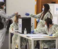 Pandemia levou a cuidados nas mesas de voto