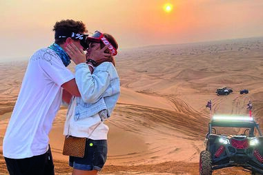 Casal oficializou relação no Instagram