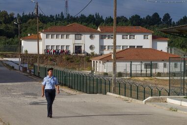 Cadeia de Leiria-Jovens alberga reclusos com 16 anos ou idade superior 