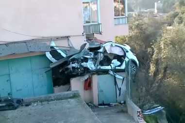 Duas jovens e um homem morrem em violento acidente em Loures