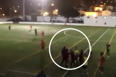 Jogo de futebol entre Benfica B e Talaíde acaba em agressões
