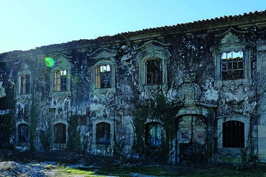 O edifício está classificado, mas até agora não há projetos para lhe dar uma segunda vida 