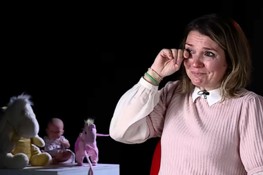 As duas técnicas vão a julgamento. A mãe das meninas recusa perdoá-las.