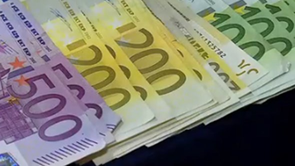 Ex-bancário condenado a seis anos de prisão por desviar 423 mil euros de conta de amigo