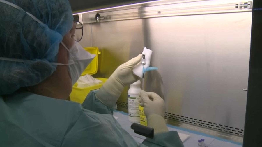Regulador europeu alerta para novo possível efeito secundário da vacina Covid-19