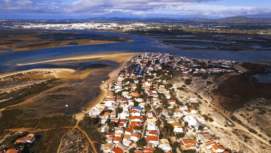 Vista aérea da ilha na Armona, no concelho de Olhão