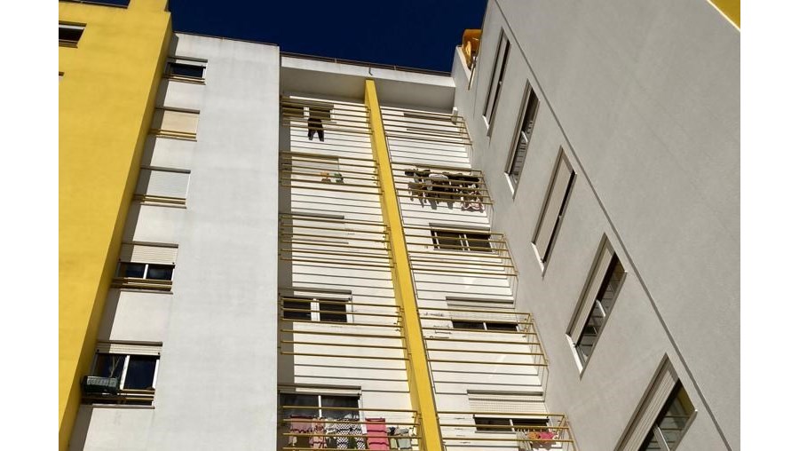 Trabalhador morre em queda do sétimo andar em Mem-Martins, Sintra