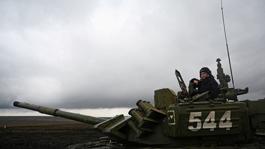 A Rússia tem mais de 100 mil efetivos na fronteira, o que levou a Ucrânia a acelerar preparativos contra uma invasão