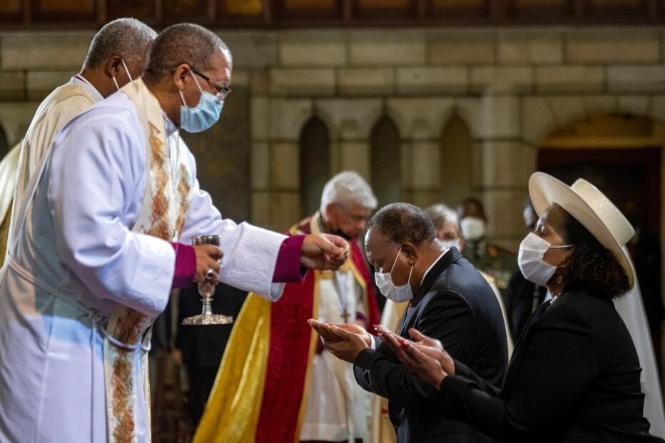 Arcebispo Desmond Tutu que ajudou a acabar com o apartheid morreu no domingo aos 90 anos